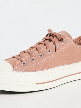 Converse Platform Canvas Sneakers in Dusty Rose (Clay Pot), size 7.